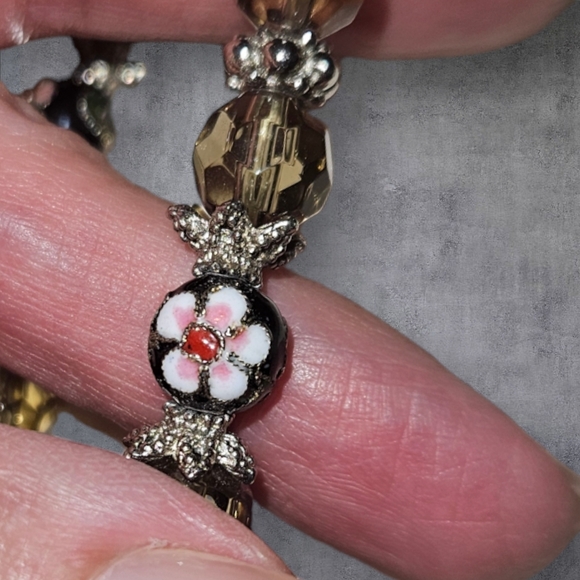 Stretch Bracelet - Beautiful Accented Beautifully.. Gotta look - Picture 3 of 4